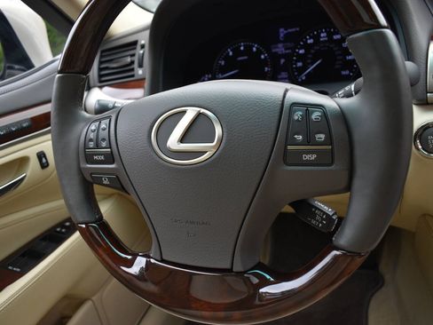 Used 2014 Lexus LS 460 AWD w/ Comfort Package image 28