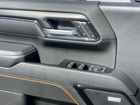 Used 2025 GMC Sierra 2500 AT4 w/ AT4 Premium Plus Package image 24