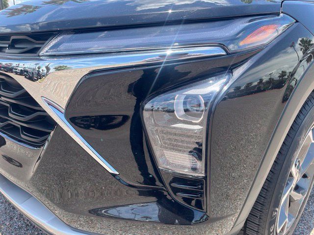 Used 2025 Chevrolet Trax LT w/ Driver Confidence Package FWD image 4