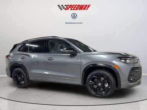 New 2026 Volkswagen Tiguan SE R-Line image 13