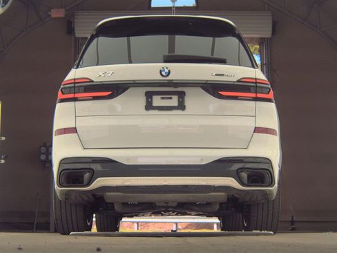Used 2026 BMW X7 xDrive40i w/ M Sport Package AWD/4WD image 4