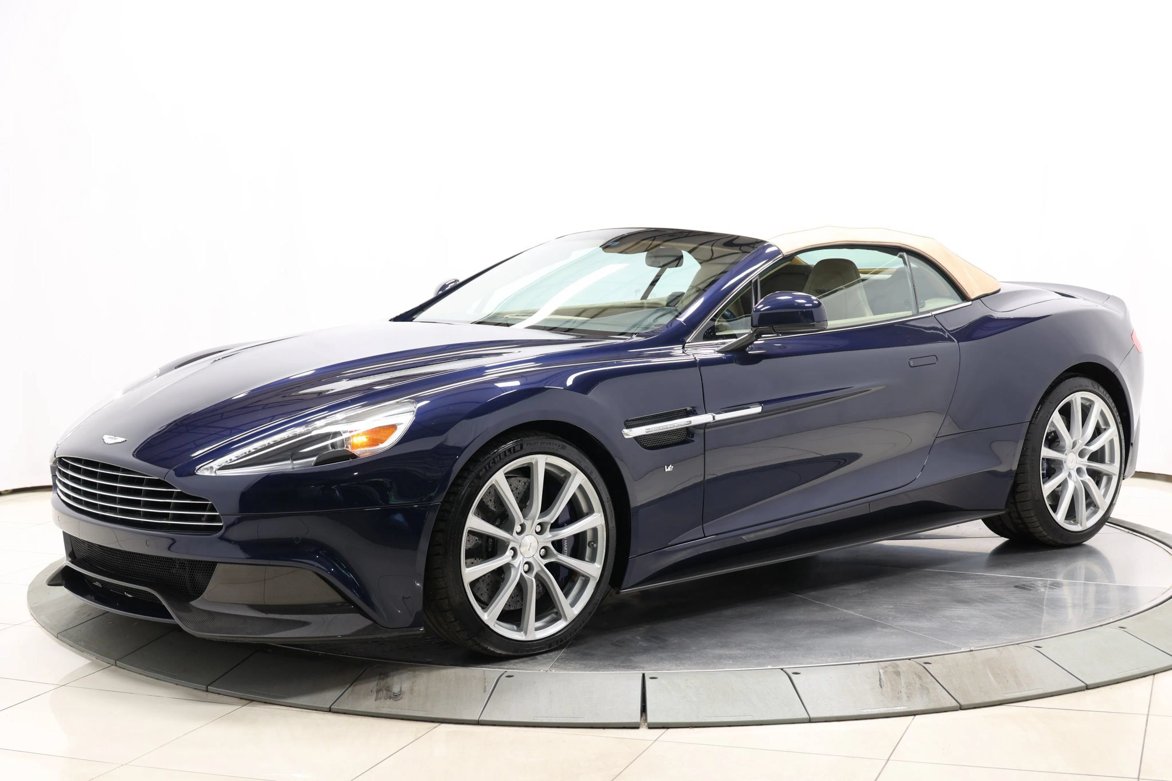 Used 2016 Aston Martin Vanquish Volante RWD image 89