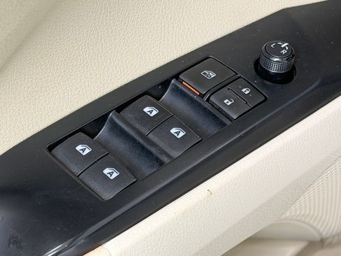 Used 2020 Toyota Camry LE FWD image 11
