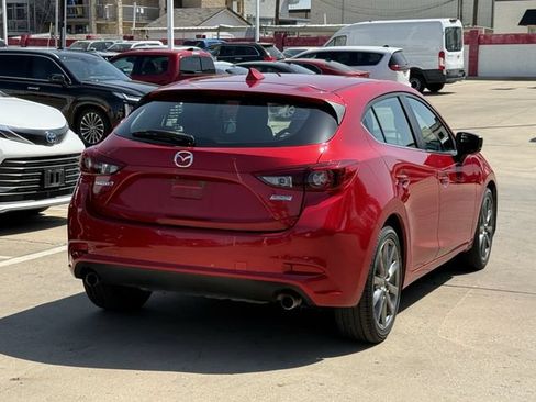 Used 2018 MAZDA MAZDA3 Grand Touring w/ Premium Equipment Package FWD image 4