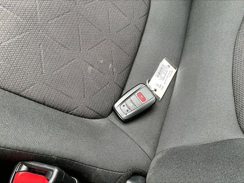 Used 2019 Toyota RAV4 XLE w/ Convenience Package image 14