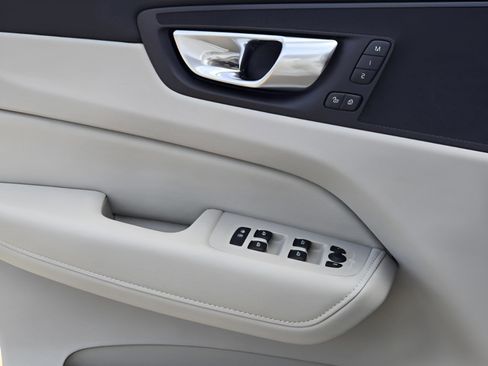 Used 2025 Volvo XC60 T8 Plus w/ Protection Package Premier image 17