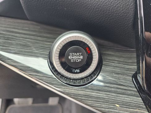 Used 2022 Jeep Wagoneer Series III w/ Flexible Seating Group image 32