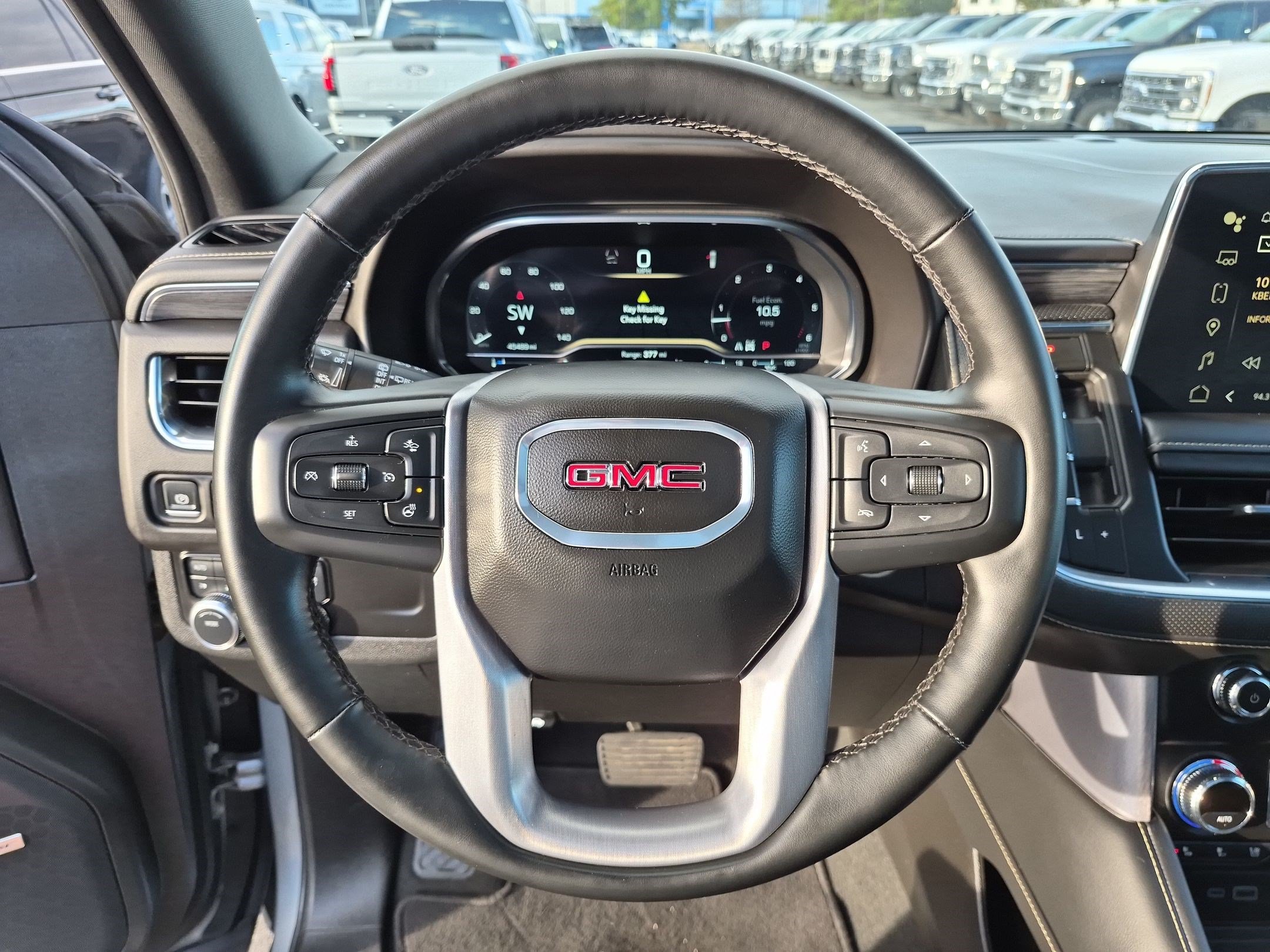 Used 2024 GMC Yukon XL SLT w/ SLT Luxury Package AWD/4WD image 20
