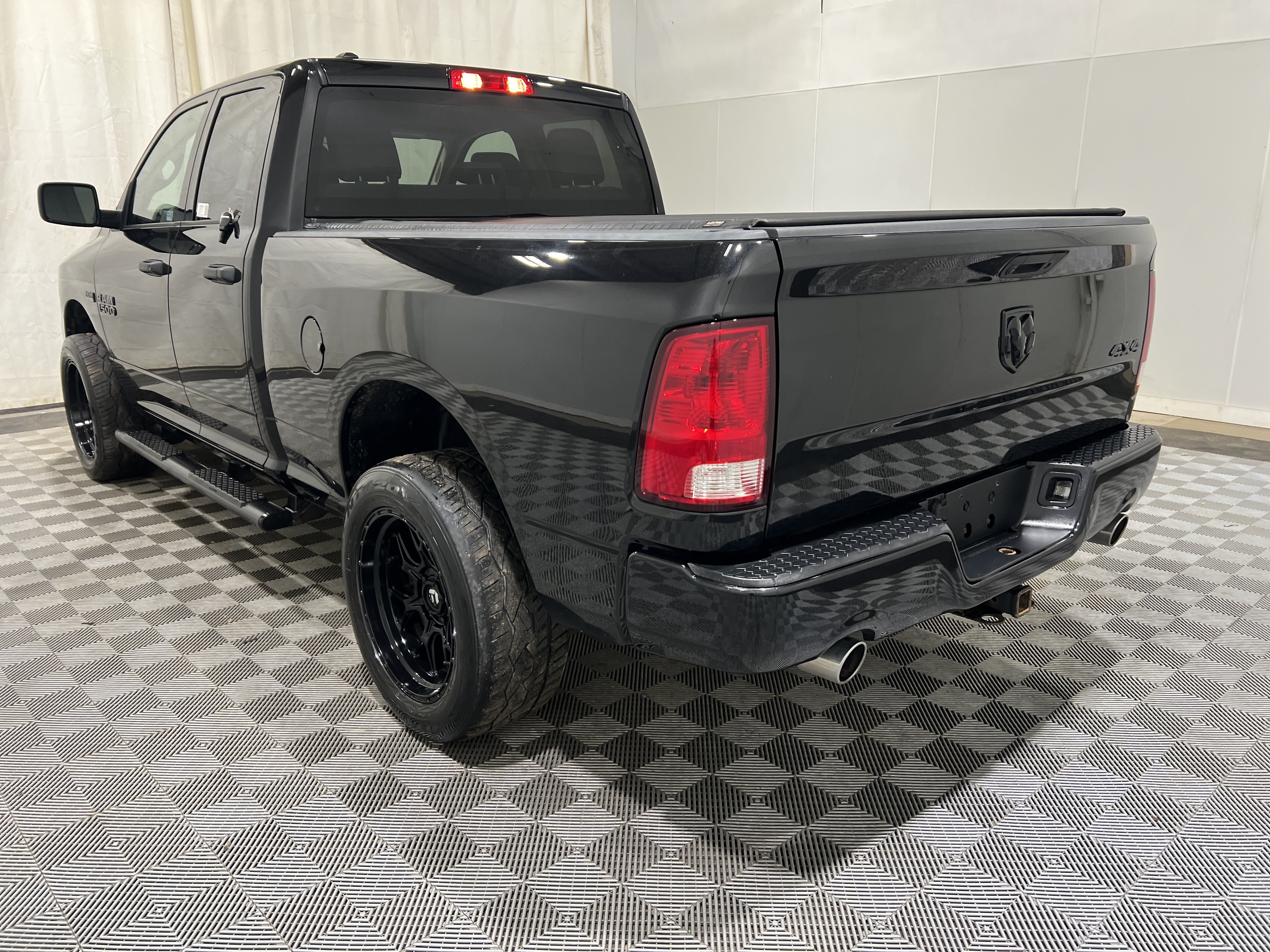 Used 2018 RAM 1500 Express w/ Express Value Package AWD/4WD image 2