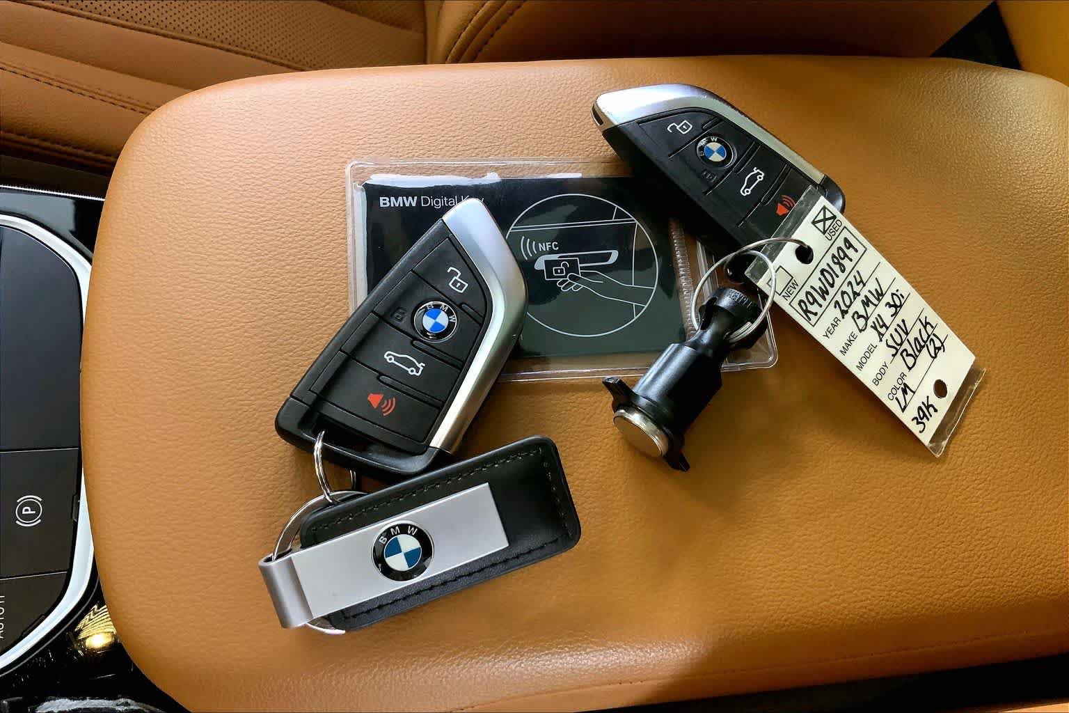 Used 2024 BMW X4 xDrive30i w/ Premium Package AWD/4WD image 14