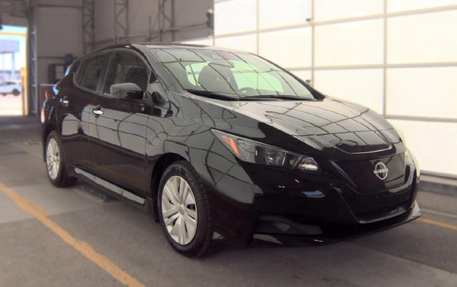 Used 2025 Nissan Leaf S FWD image 2