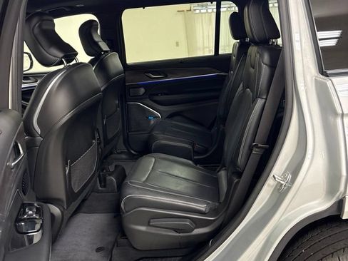 Used 2021 Jeep Grand Cherokee L Overland w/ Luxury Tech Group IV AWD/4WD image 25