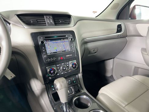 Used 2015 Chevrolet Traverse LT image 25