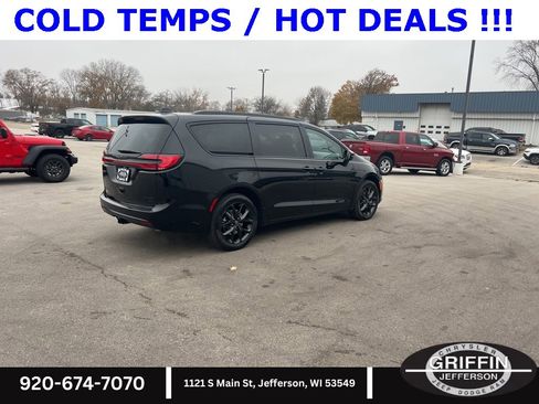 New 2026 Chrysler Pacifica Limited w/ S Appearance Package image 10