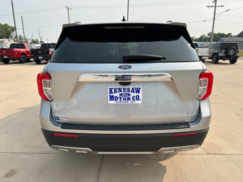 Used 2023 Ford Explorer XLT w/ Equipment Group 202A image 5