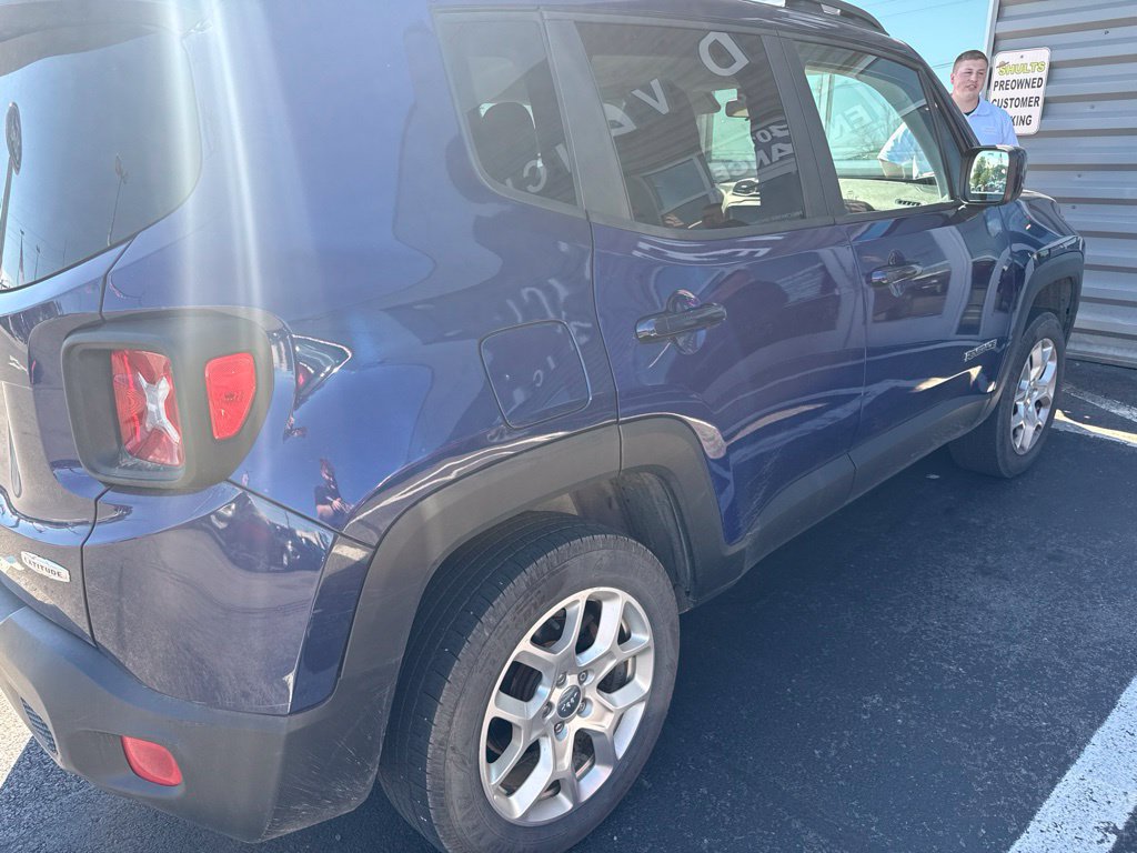 Used 2018 Jeep Renegade Latitude AWD/4WD image 5