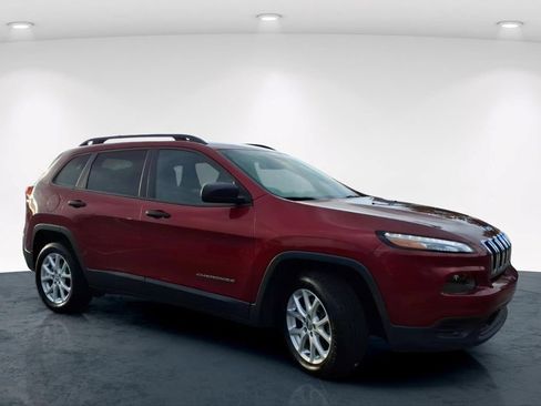 Used 2017 Jeep Cherokee Sport FWD image 5