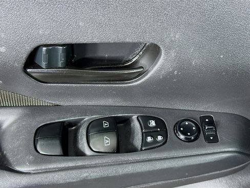 Used 2020 Nissan Kicks S image 23