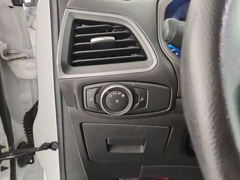 Used 2017 Ford Edge SE image 19