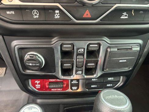 Used 2023 Jeep Gladiator Rubicon w/ Cold Weather Group image 25