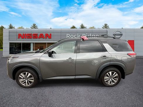Used 2023 Nissan Pathfinder SL w/ Black Appearance Package AWD/4WD image 7