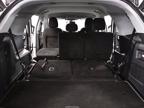 Used 2022 Ford Explorer XLT image 30