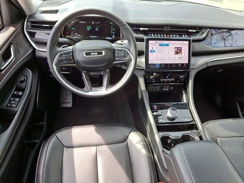 Used 2023 Jeep Grand Cherokee 4WD 4xe image 11