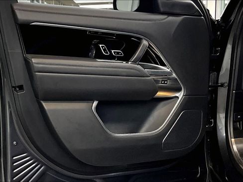 Used 2023 Land Rover Range Rover Long Wheelbase SE image 42