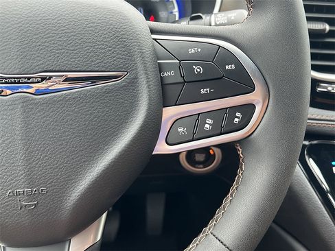 New 2026 Chrysler Pacifica Pinnacle image 12