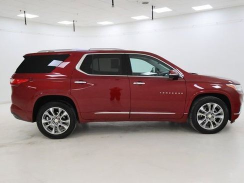 Used 2021 Chevrolet Traverse Premier image 2