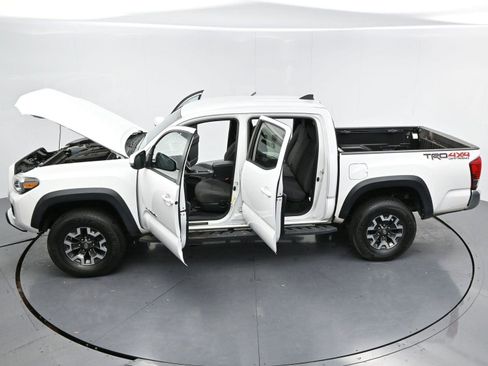 Used 2017 Toyota Tacoma TRD Off-Road image 39