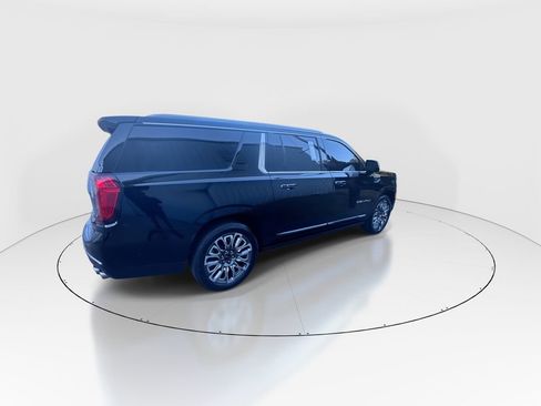 Used 2023 GMC Yukon XL Denali Ultimate image 8