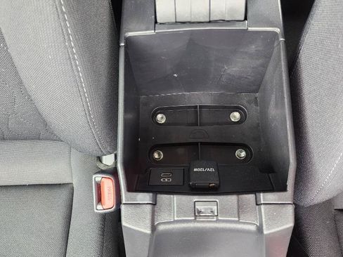 Used 2025 Toyota Corolla LE FWD image 22