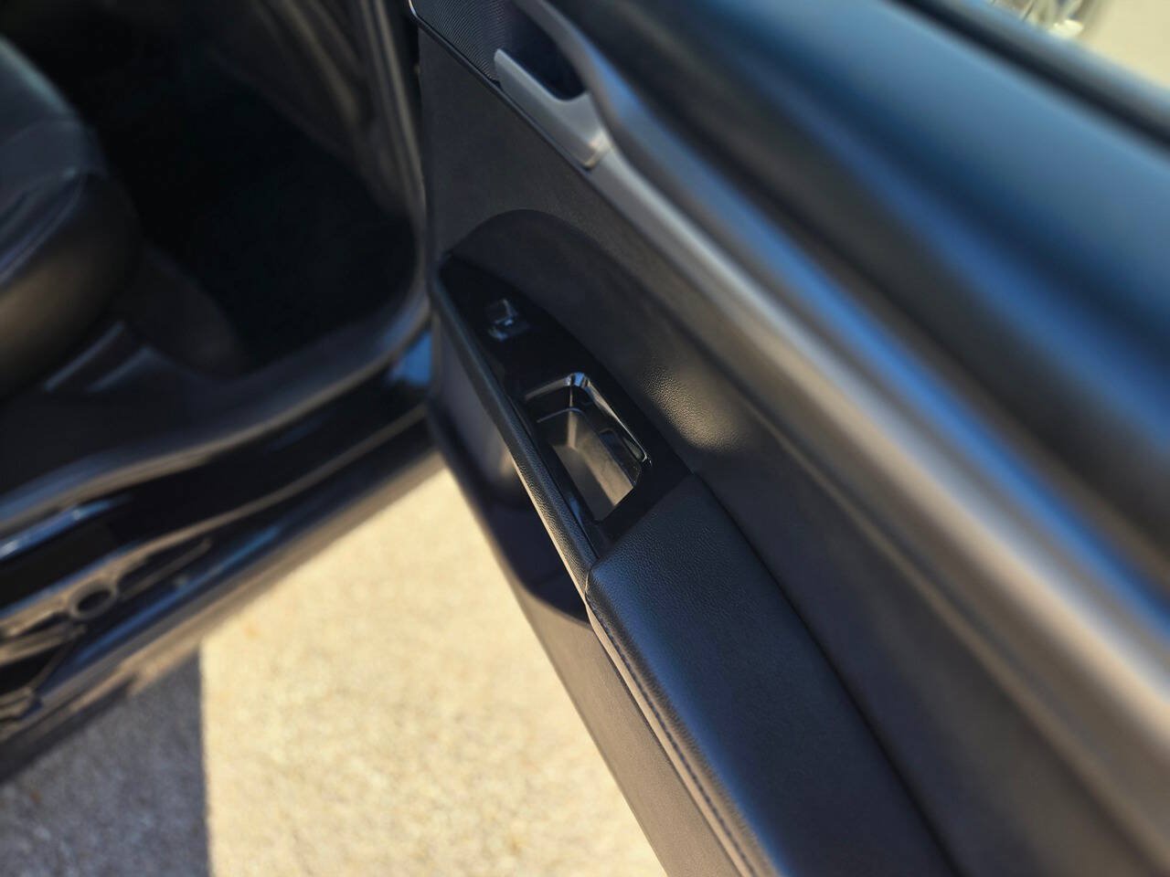 Used 2016 Ford Fusion Titanium FWD image 15