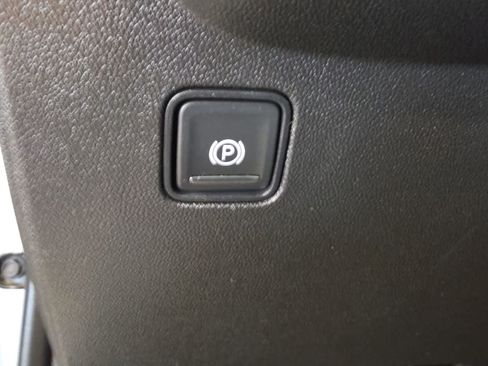 Used 2023 GMC Terrain SLT w/ Infotainment Package II AWD/4WD image 20