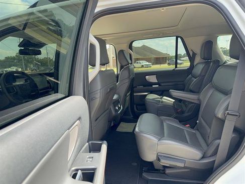 Used 2025 Ford Expedition Active RWD image 10