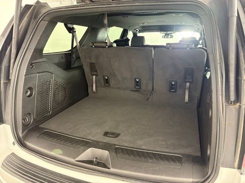 Used 2024 Chevrolet Suburban LT RWD image 23