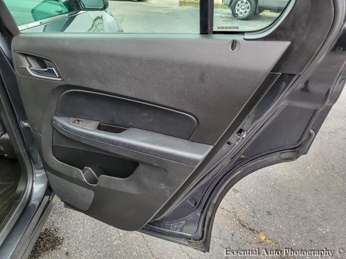 Used 2017 Chevrolet Equinox LS image 29