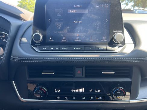 Used 2023 Nissan Rogue SV FWD image 4