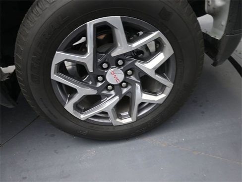 New 2026 GMC Sierra 1500 SLE image 13