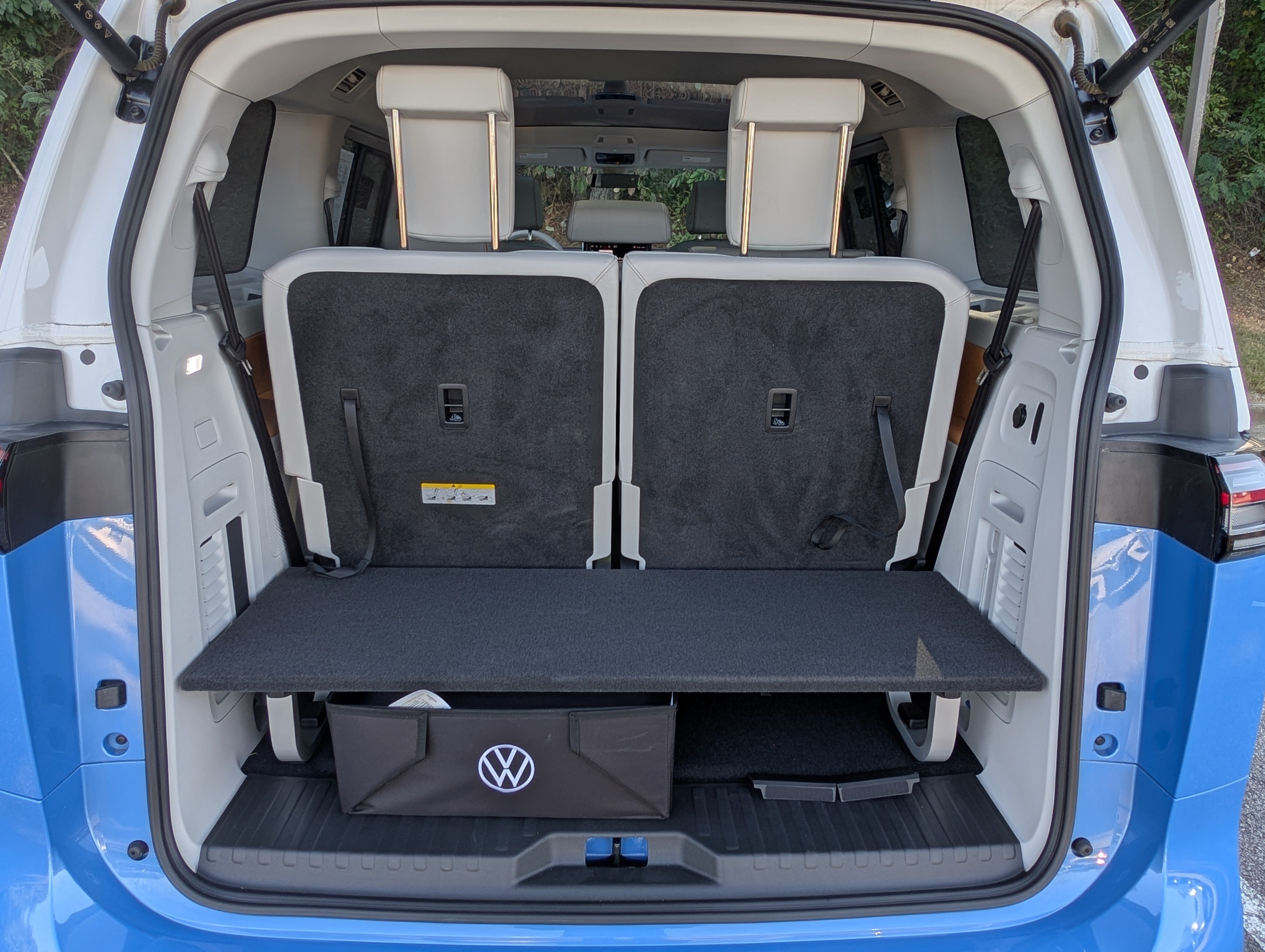 Used 2025 Volkswagen ID. Buzz 1st Edition RWD image 20