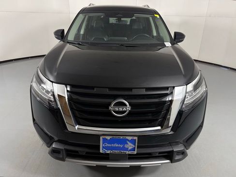 Used 2023 Nissan Pathfinder SL image 3
