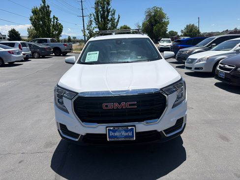 Used 2022 GMC Terrain SLE w/ Driver Convenience Package image 2