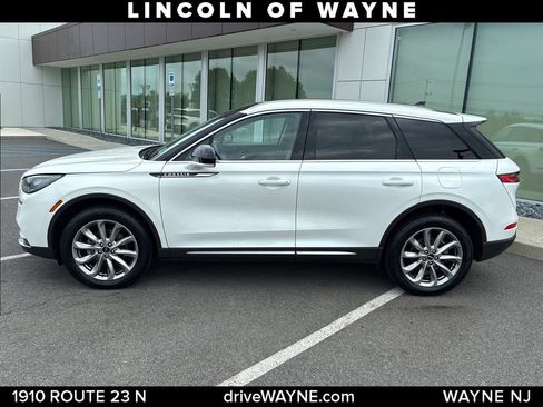 Certified 2022 Lincoln Corsair AWD w/ Premium Package image 2