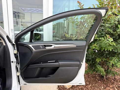 Used 2018 Ford Fusion SE w/ Equipment Group 602A FWD image 20