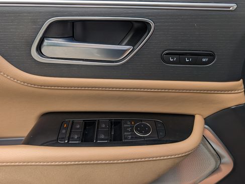 Used 2025 INFINITI QX80 Sensory AWD/4WD image 16