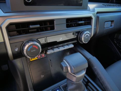 Certified 2024 Toyota Tacoma SR5 AWD/4WD image 24
