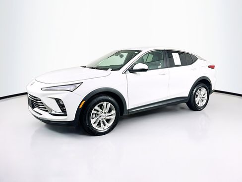 Used 2025 Buick Envista Preferred image 3