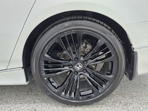 Used 2018 Honda Accord Touring image 13