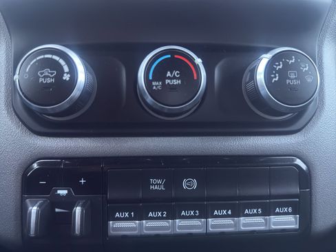 Used 2024 RAM 3500 SLT w/ Quick Order Package 2YG SLT image 19